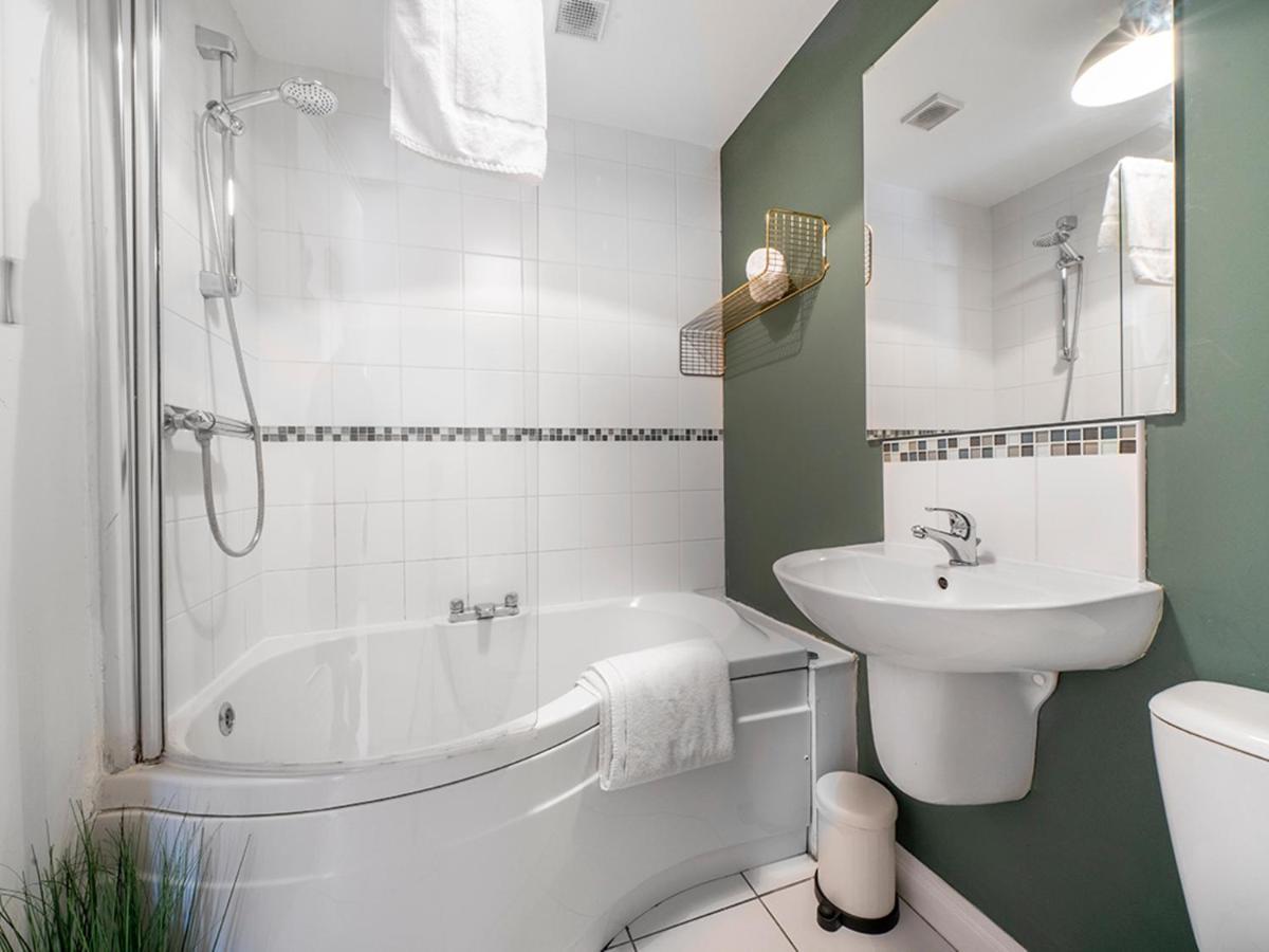 Appartamento Titanic View Penthouse - Gated Complex - Parking Belfast Esterno foto